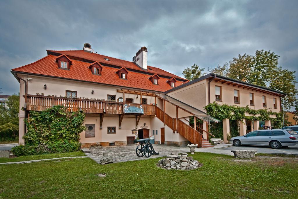 Penzion U Kriveho Psa Frýdek-Místek Exterior foto